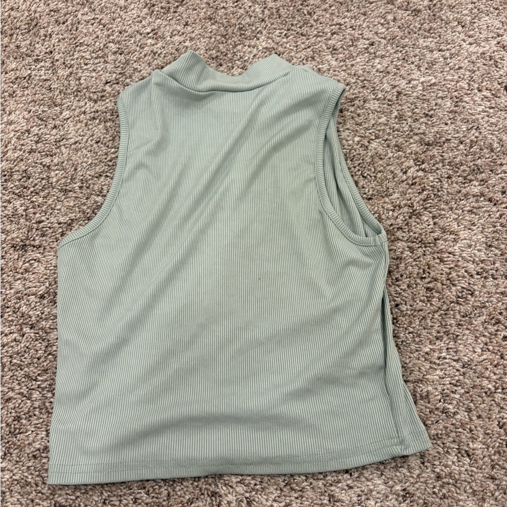 SHEIN Green Muscle Tee Crop with Mandarin Collar